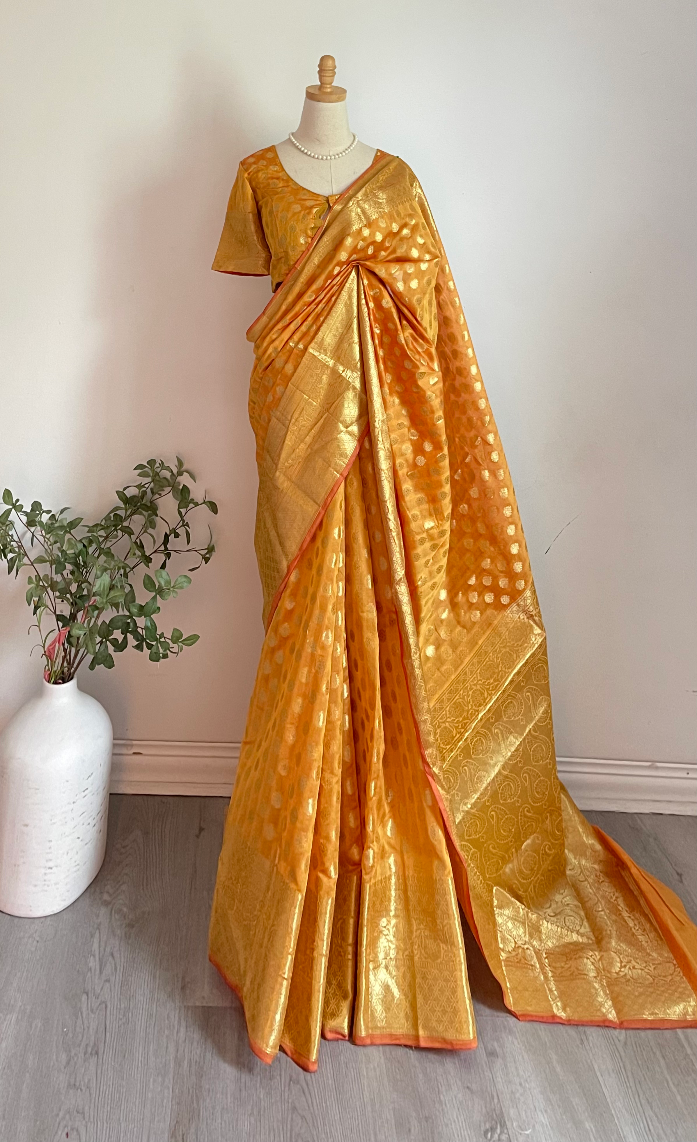 Banarshi Saree Set image 0