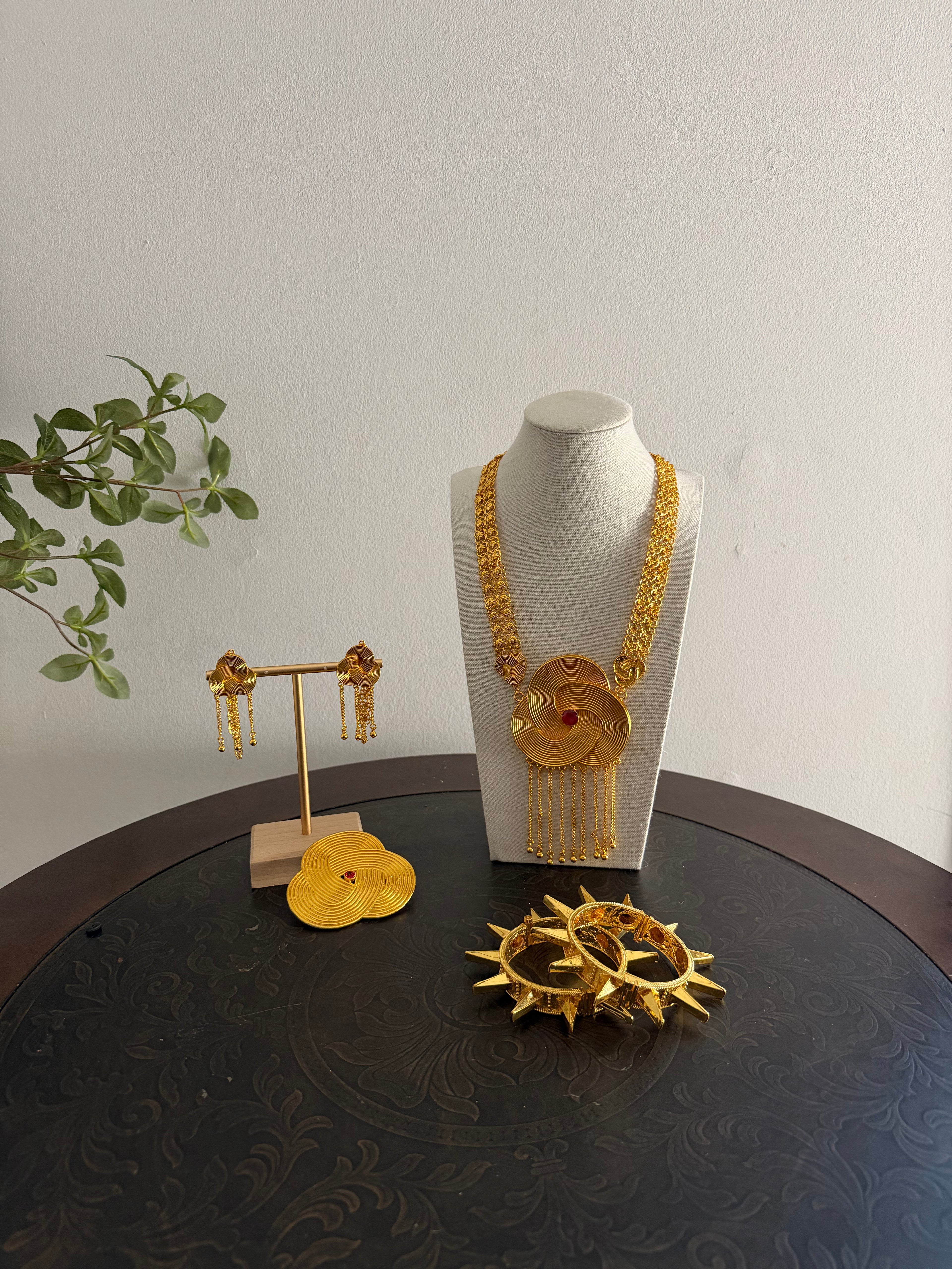 Traditional Gold Bunchat Ornament set