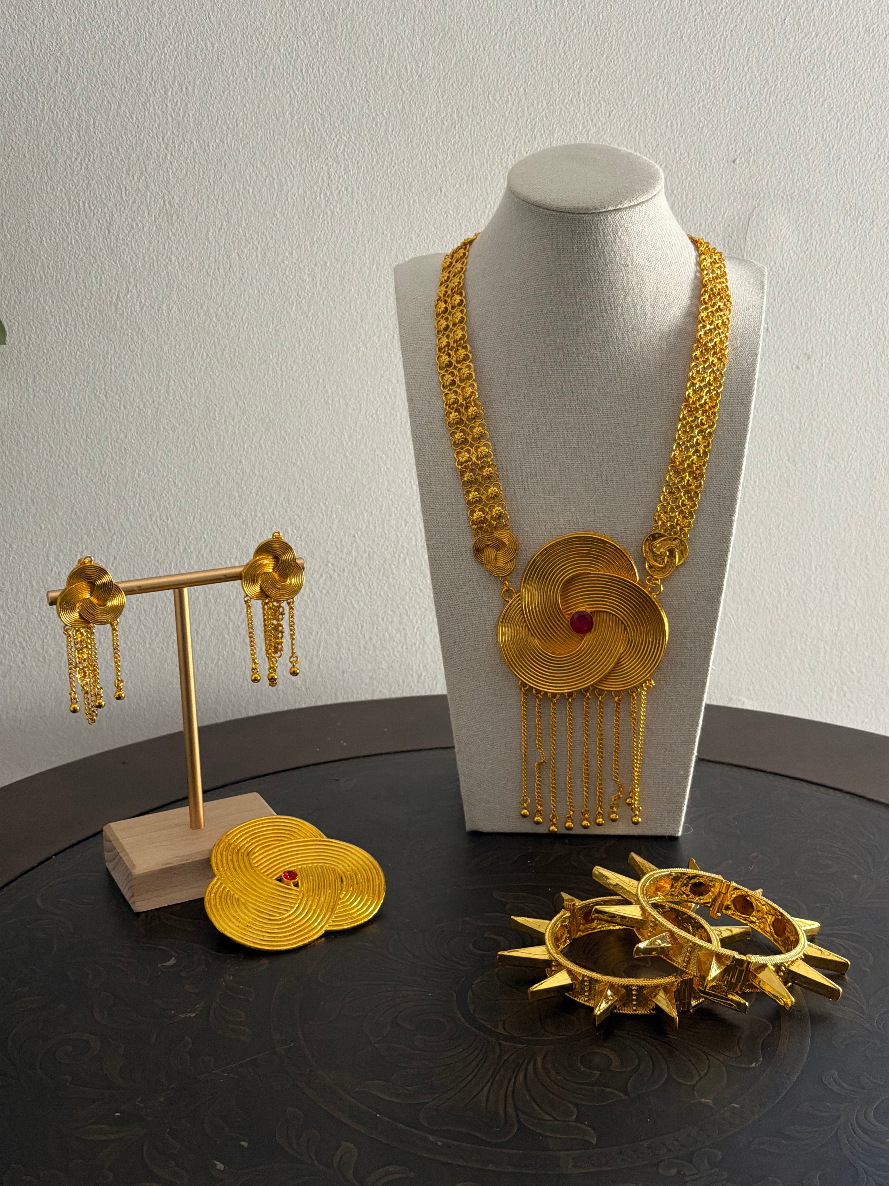 Traditional Gold Bunchat Ornament set