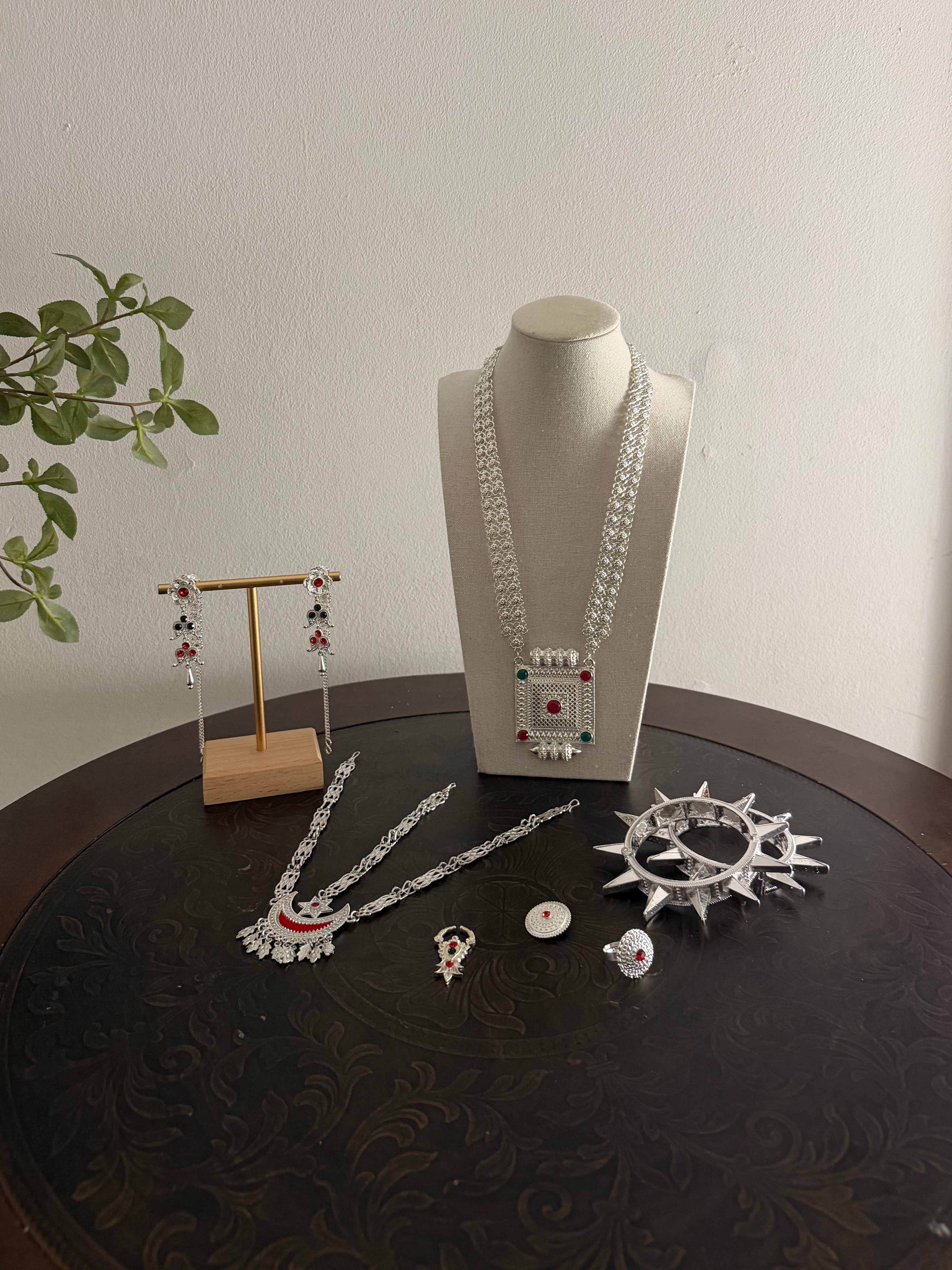 Traditional Jewelry Set
