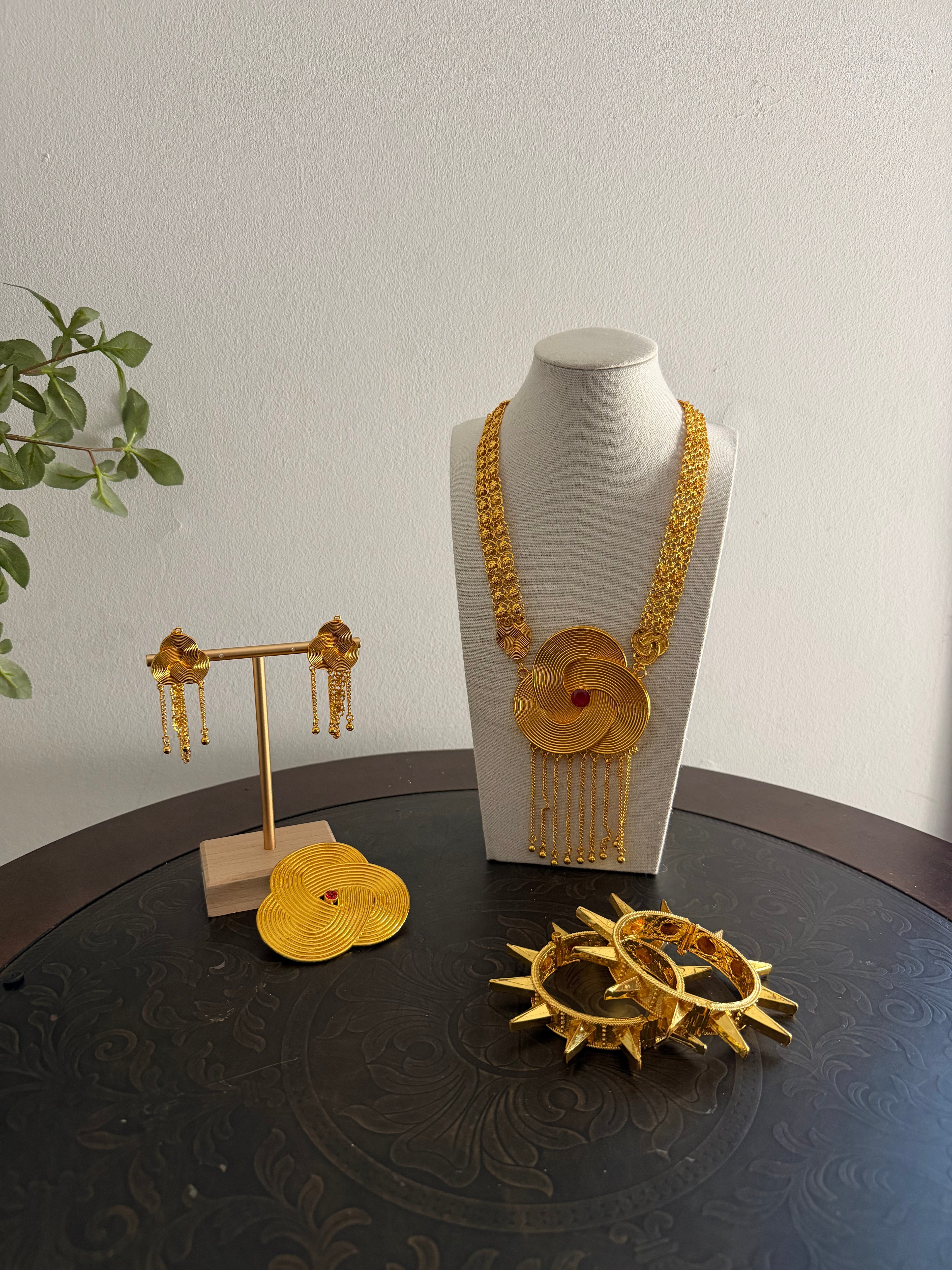 Traditional Gold Bunchat Ornament set
