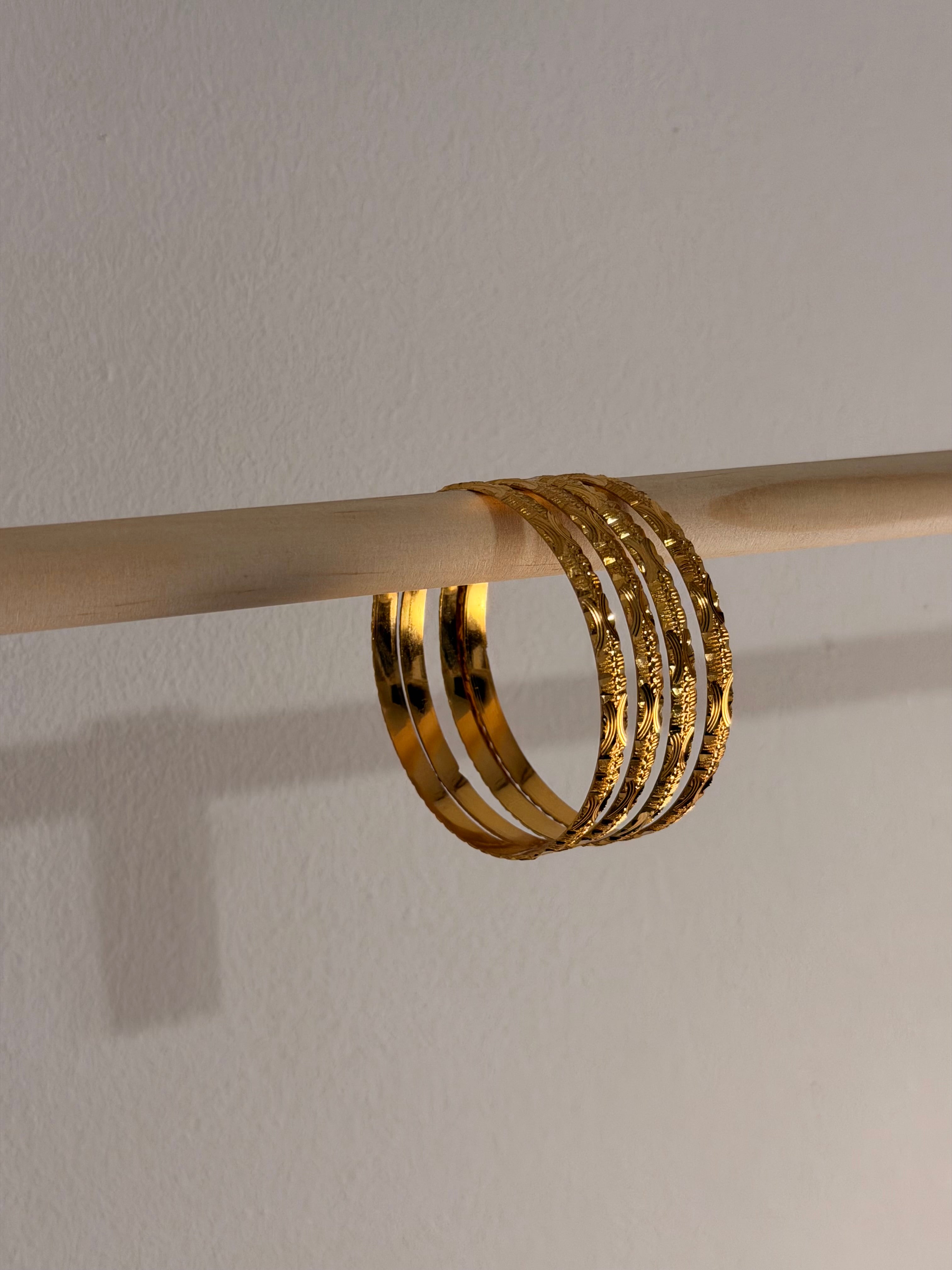 Cinerri Gold Plated Pack Of 4 Gold Plated Bangles